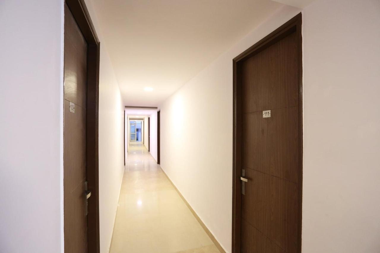Capital O 12807 Amaira Hotel And Banquets Нойда Екстер'єр фото